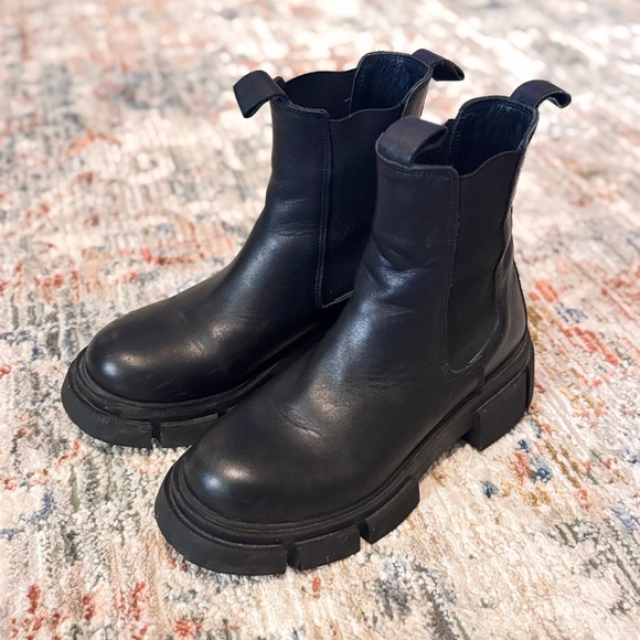 Leather Chelsea boots - Picture 2 of 2